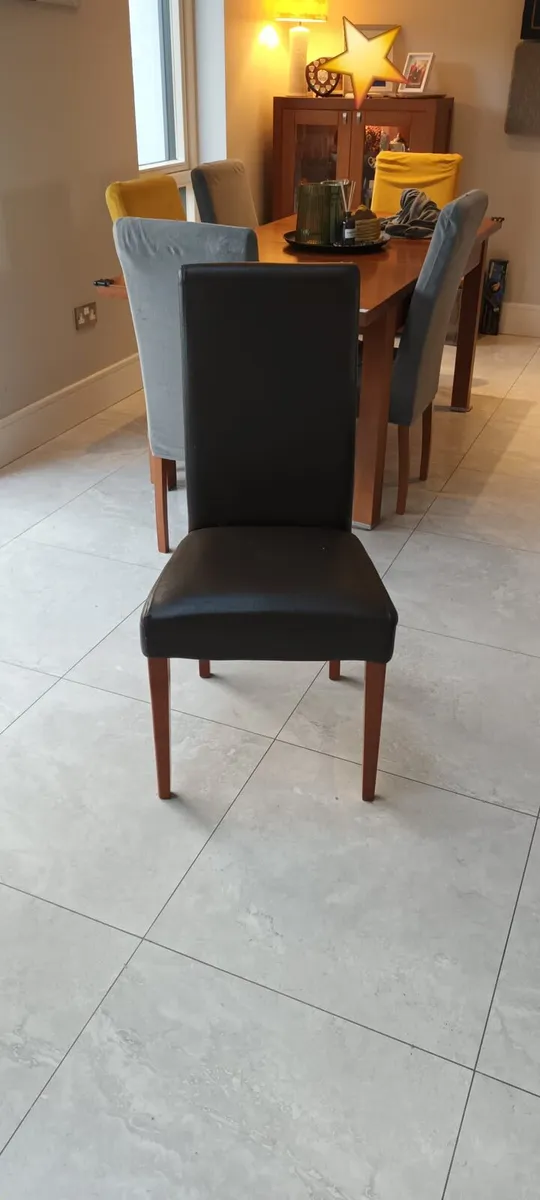 Dining Table and chairs - Image 3