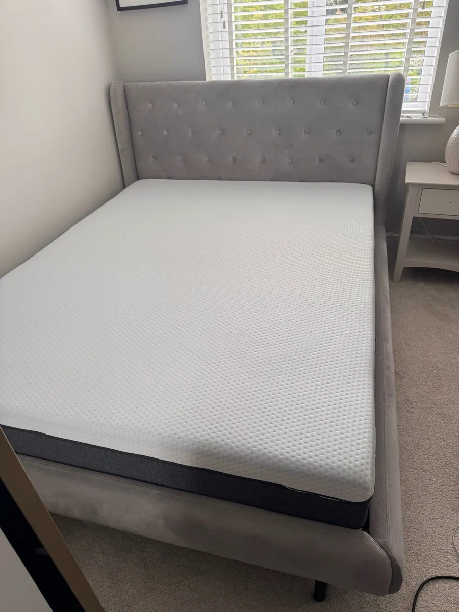 King size bed with Emma mattress - Image 1