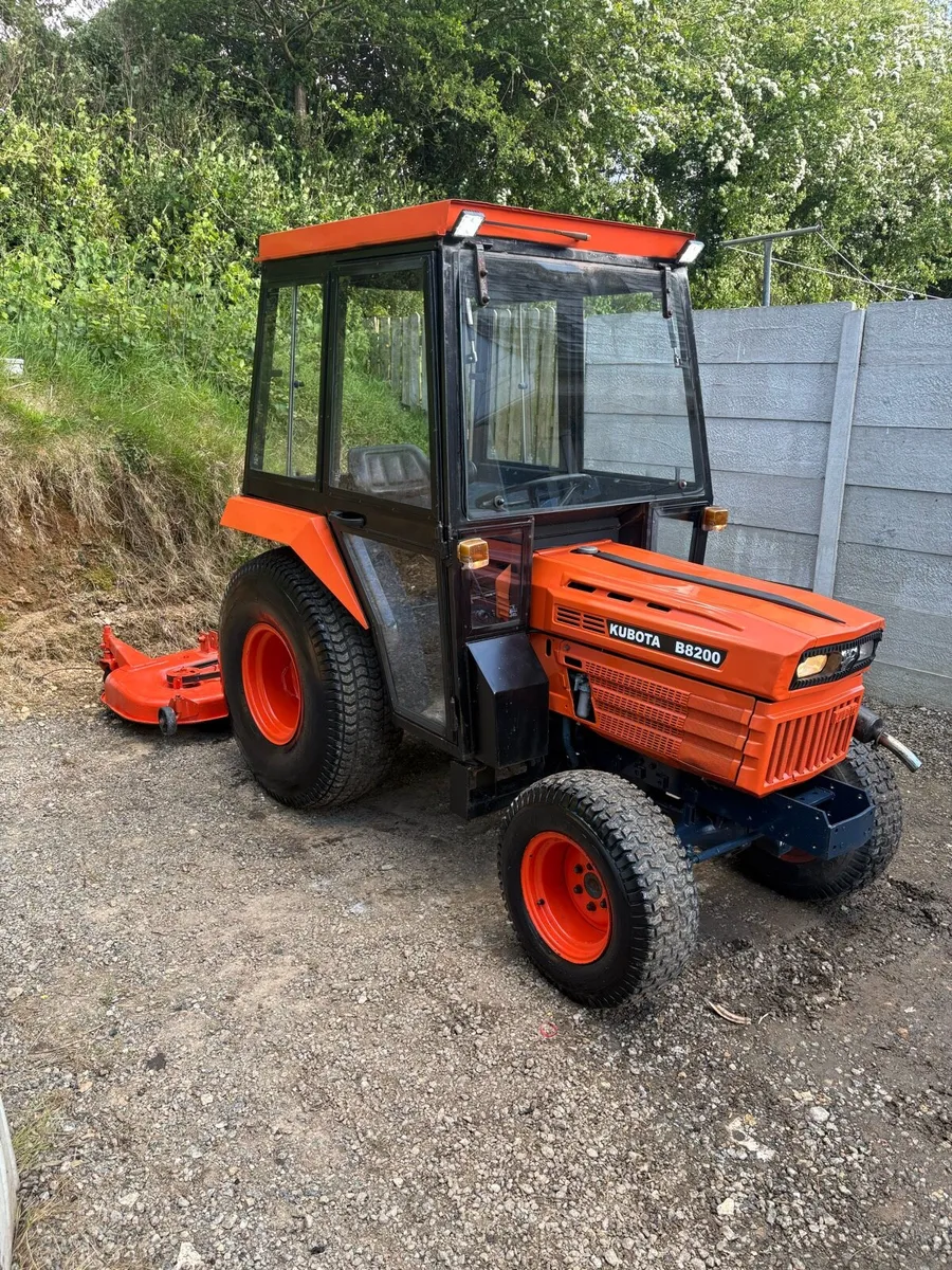 Kubota B8200 tractor for sale - Image 1