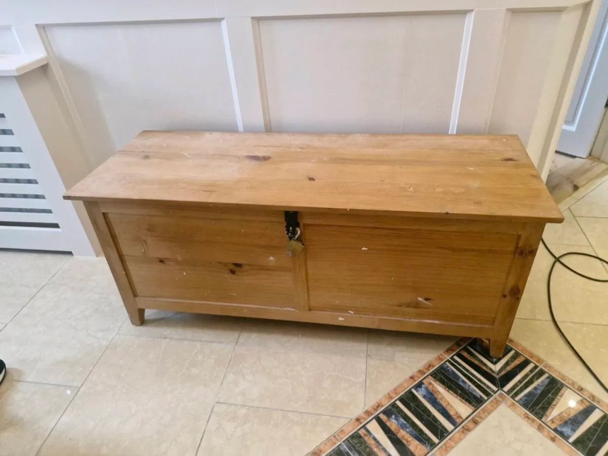 Blanket box - Image 1