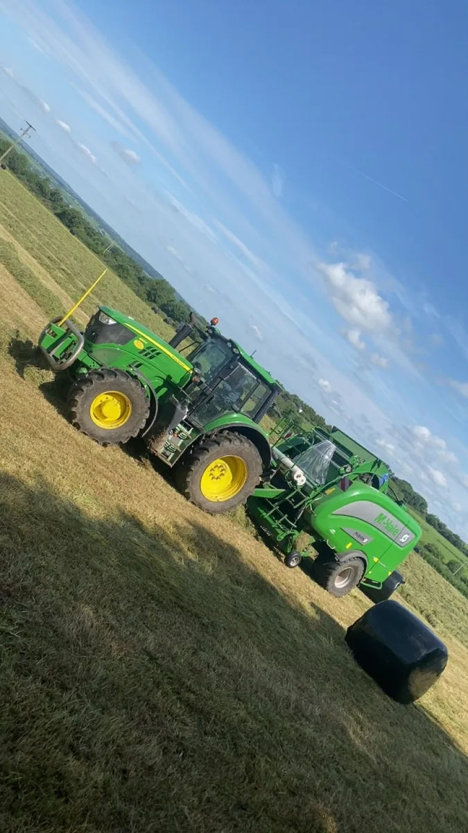 Round baling - Image 1
