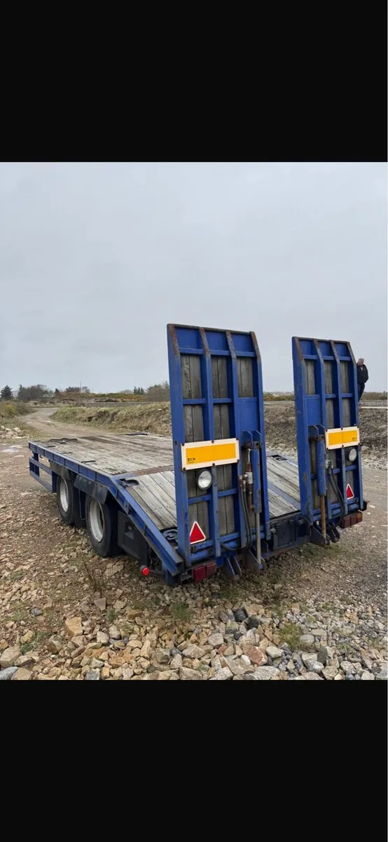 Low loader - Image 2