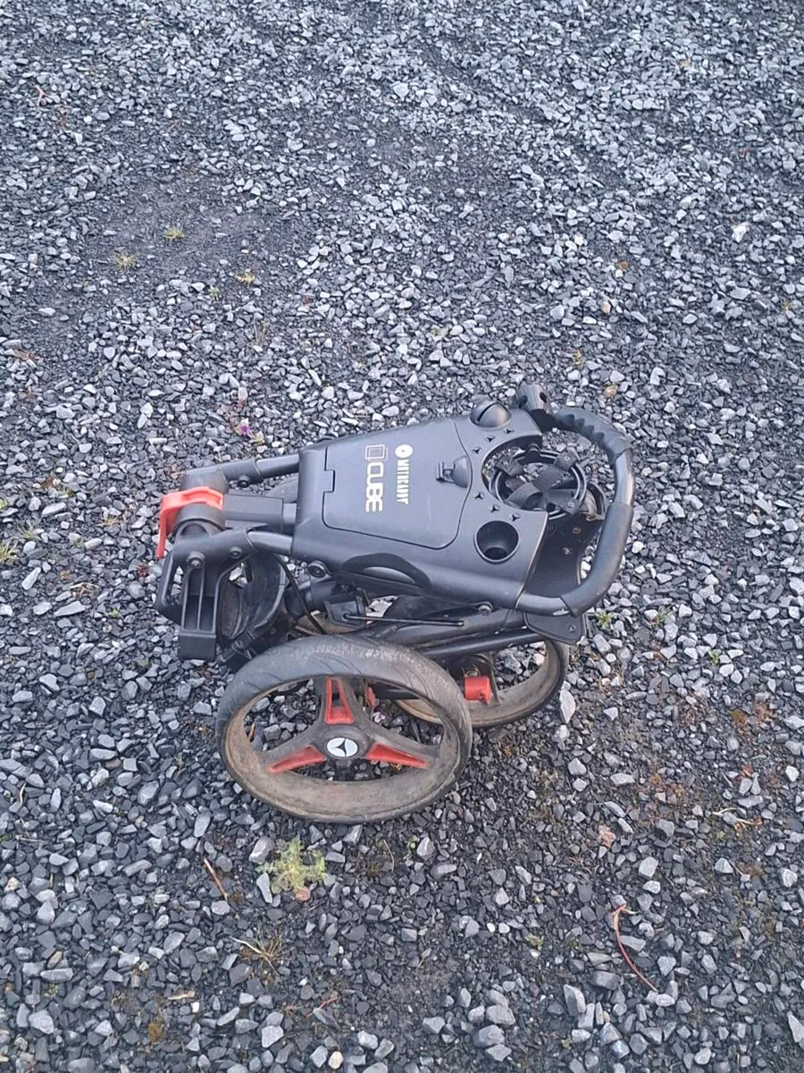 Motocaddy cube Golf trolley - Image 1