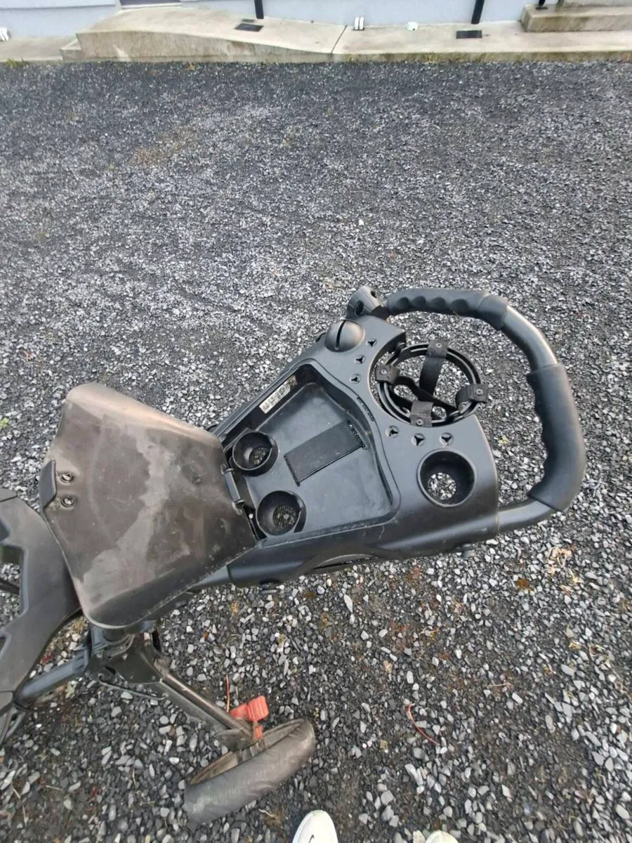 Motocaddy cube Golf trolley - Image 4
