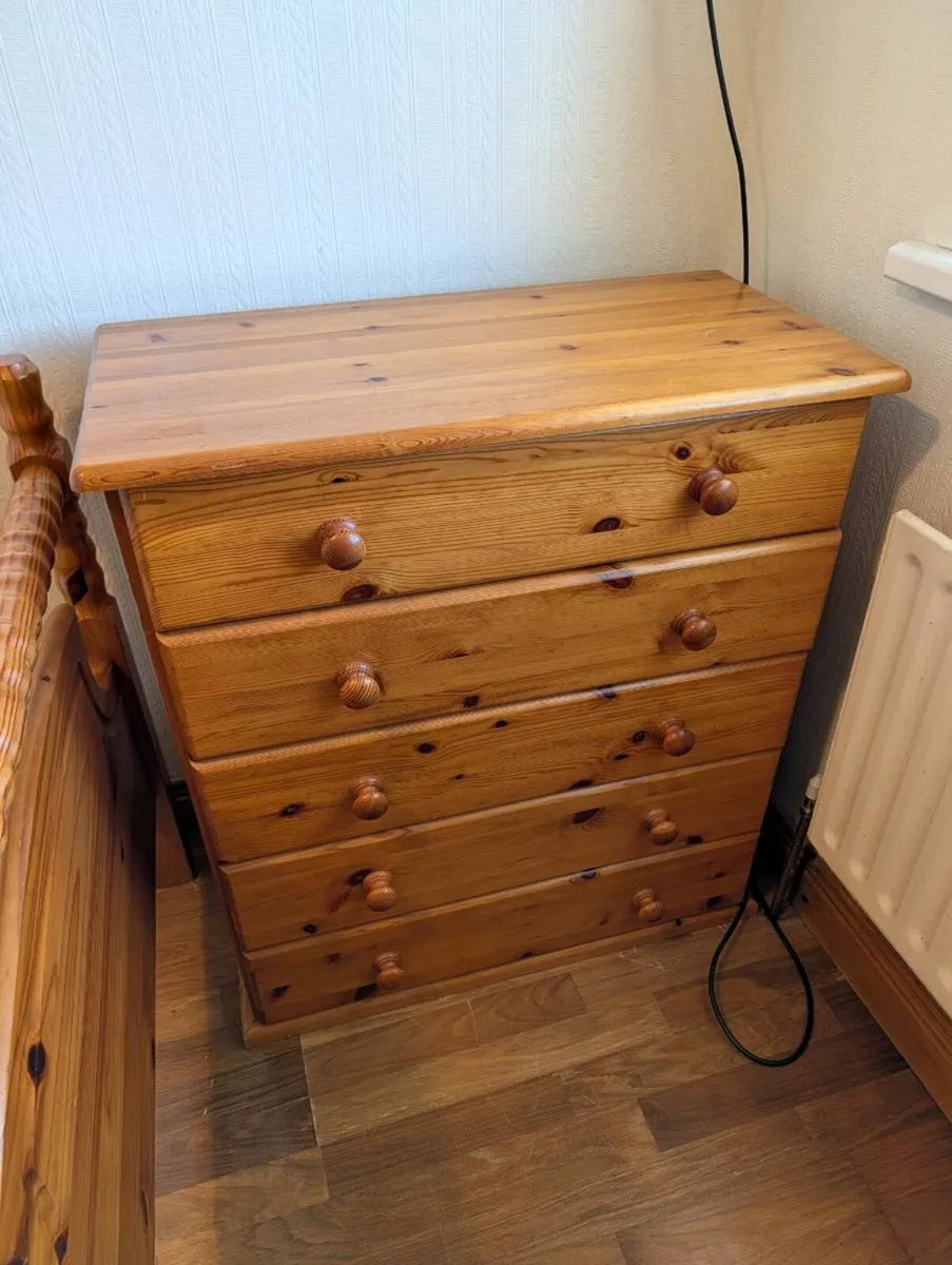 Bedroom furniture - Image 1