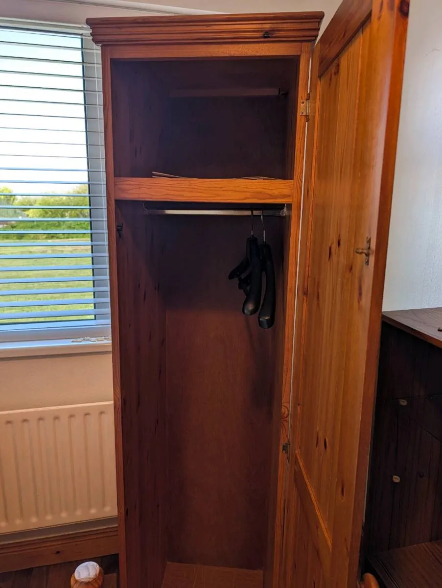 Bedroom furniture - Image 4
