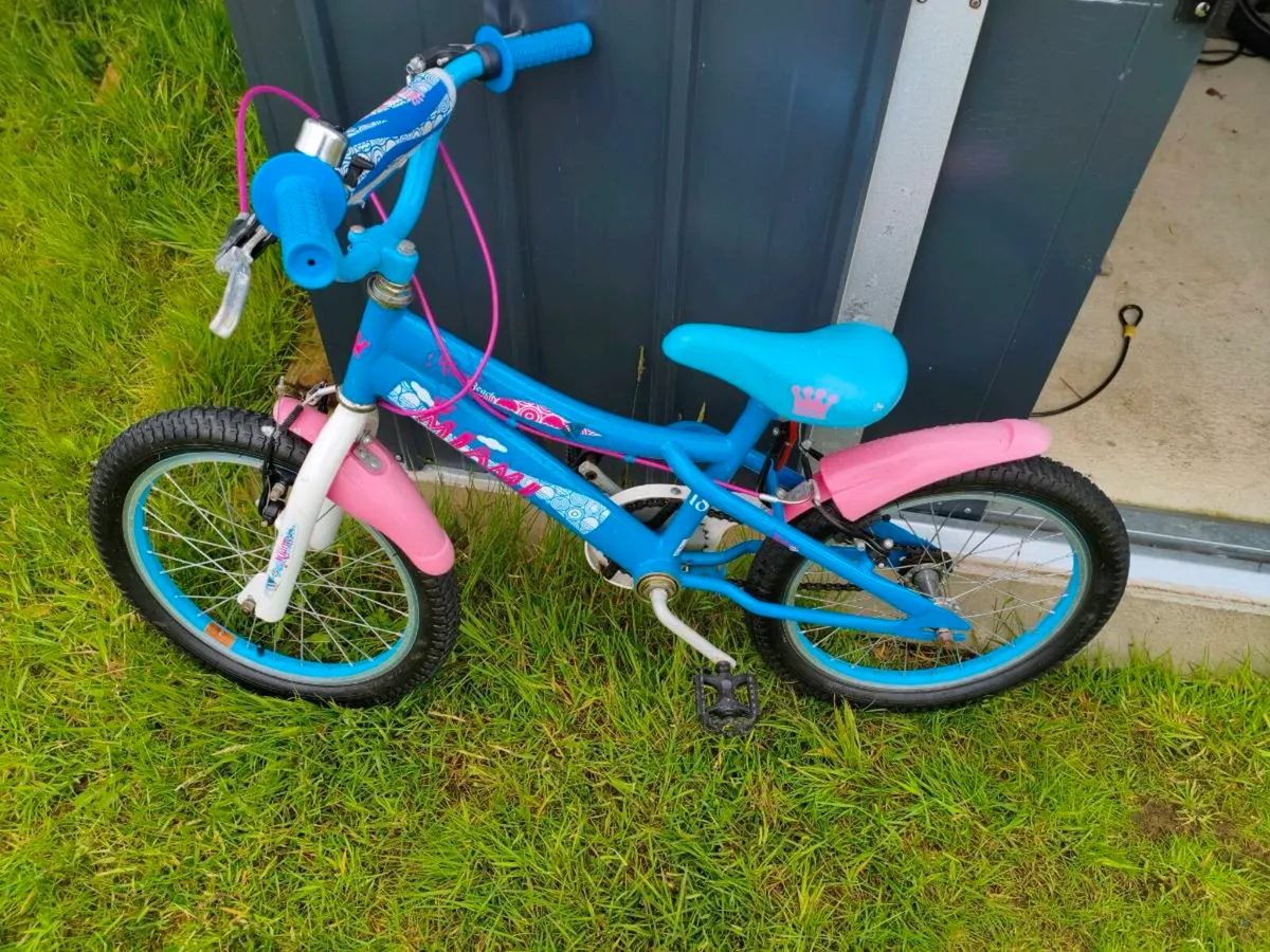 Girls kids bike 18" wheels - Image 1