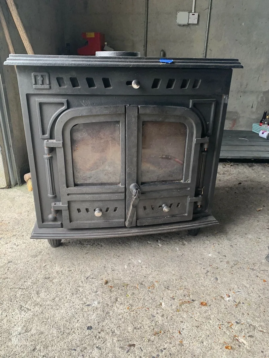 Solid fuel stove
