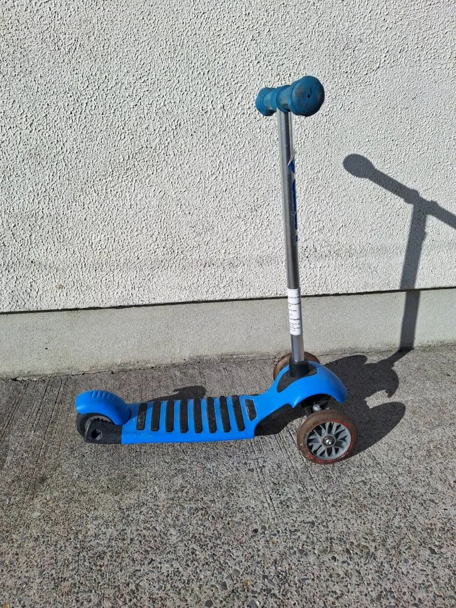 Blue scooter for 3-5 year old - Image 1