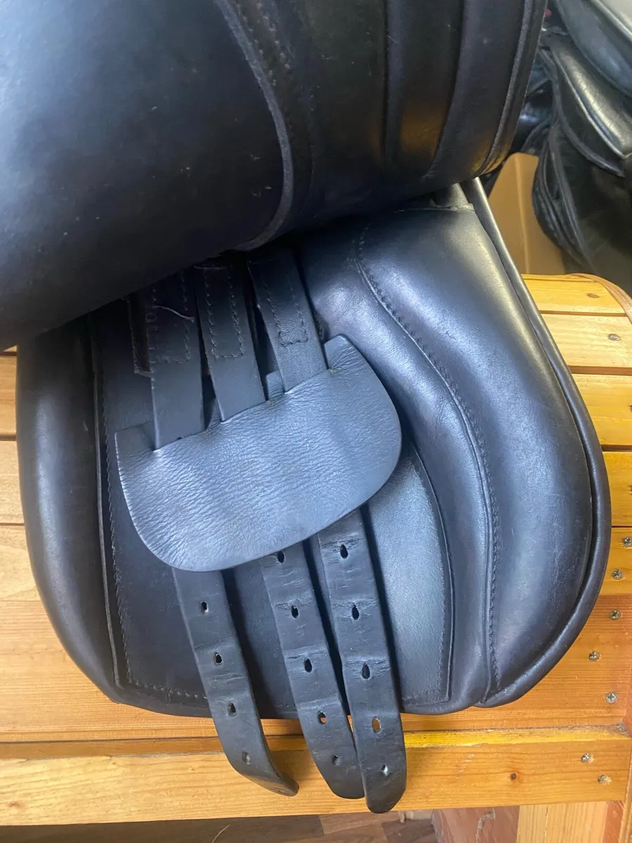 17” WIDE GP black Leather saddle - Image 4