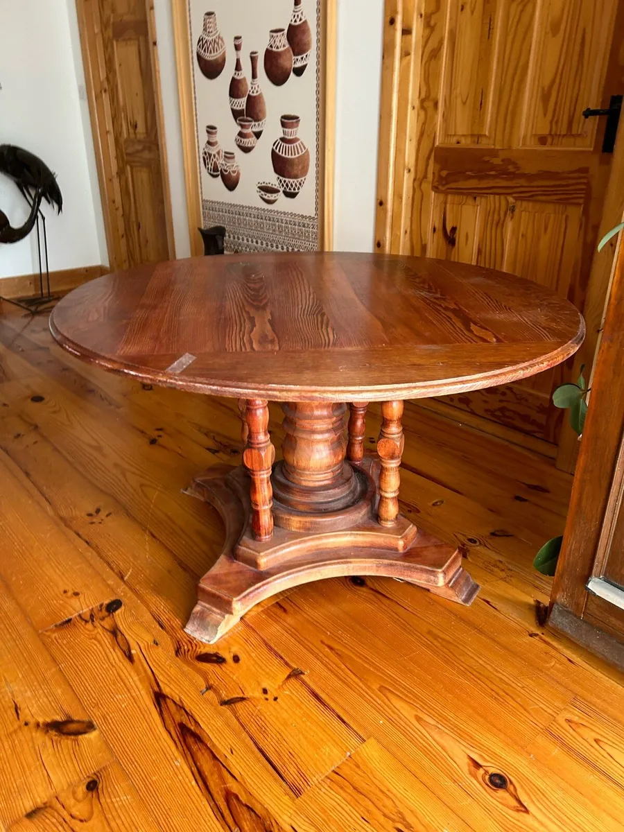 Solid pine round table