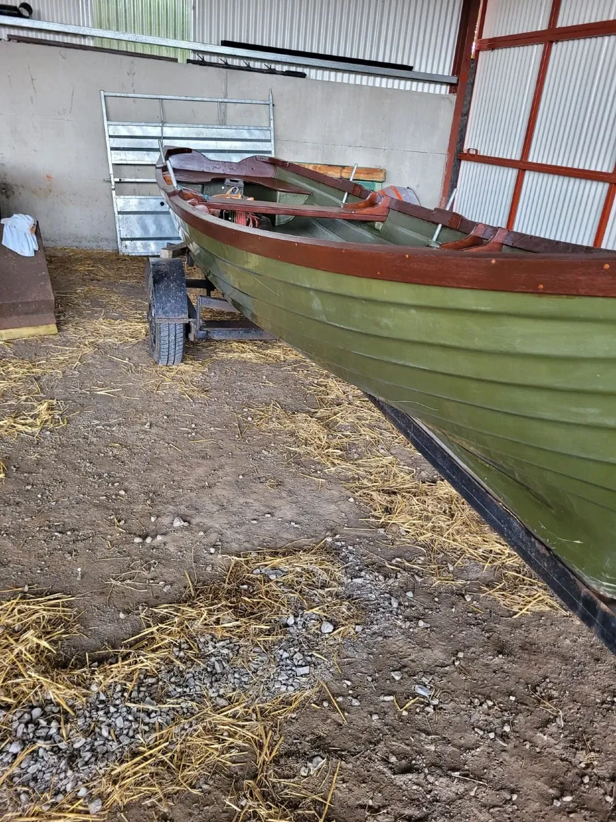 Lake boat engine and trailer - Image 4