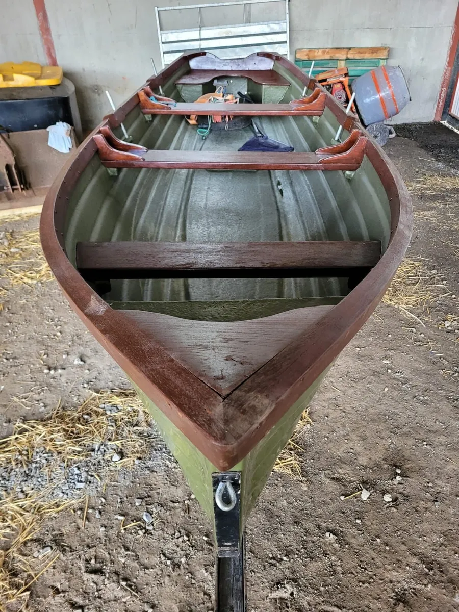 Lake boat engine and trailer - Image 2