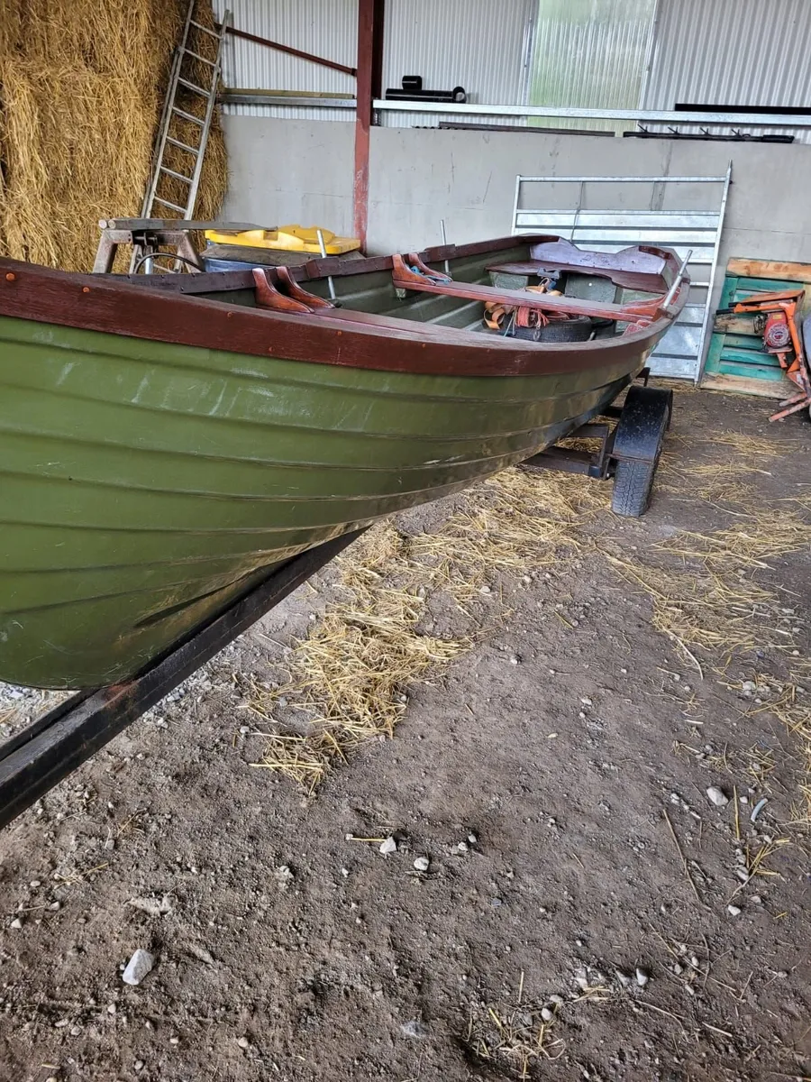 Lake boat engine and trailer - Image 3