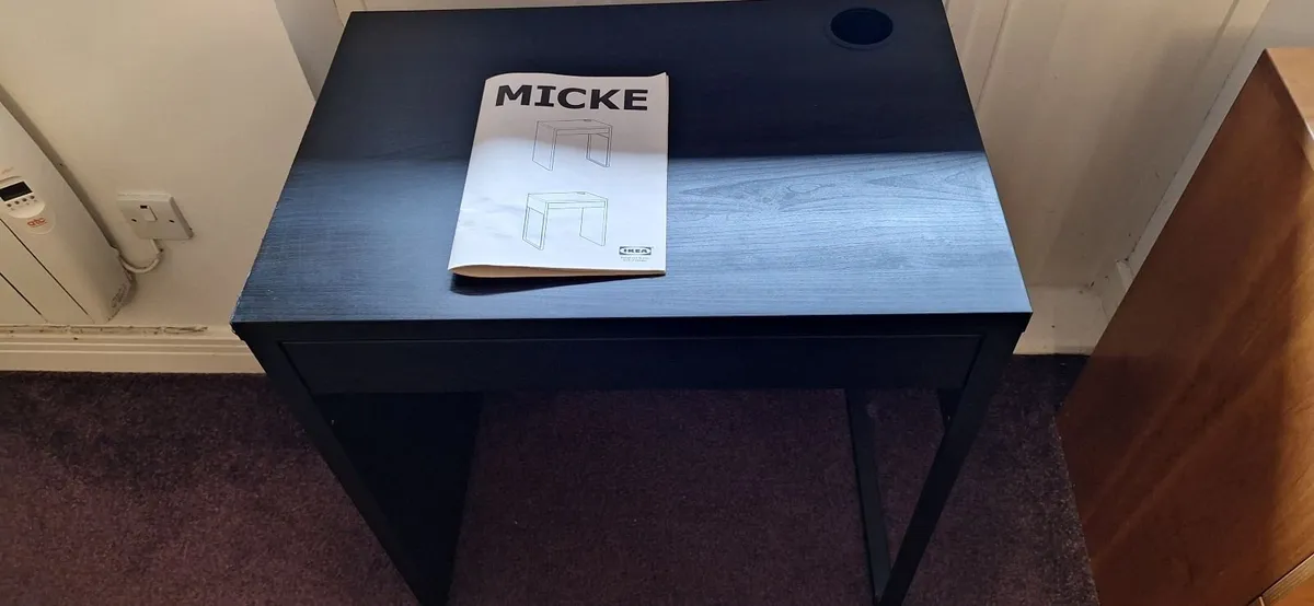 Office desk & chair - Image 1