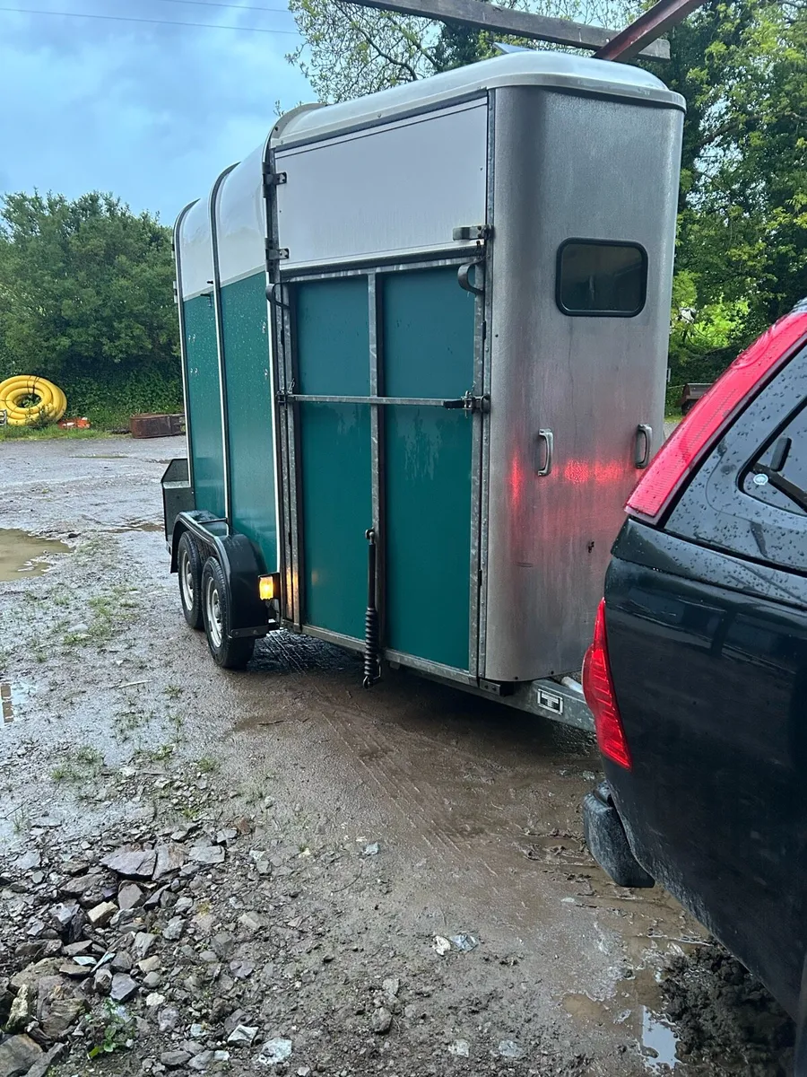 Horse box - Image 2