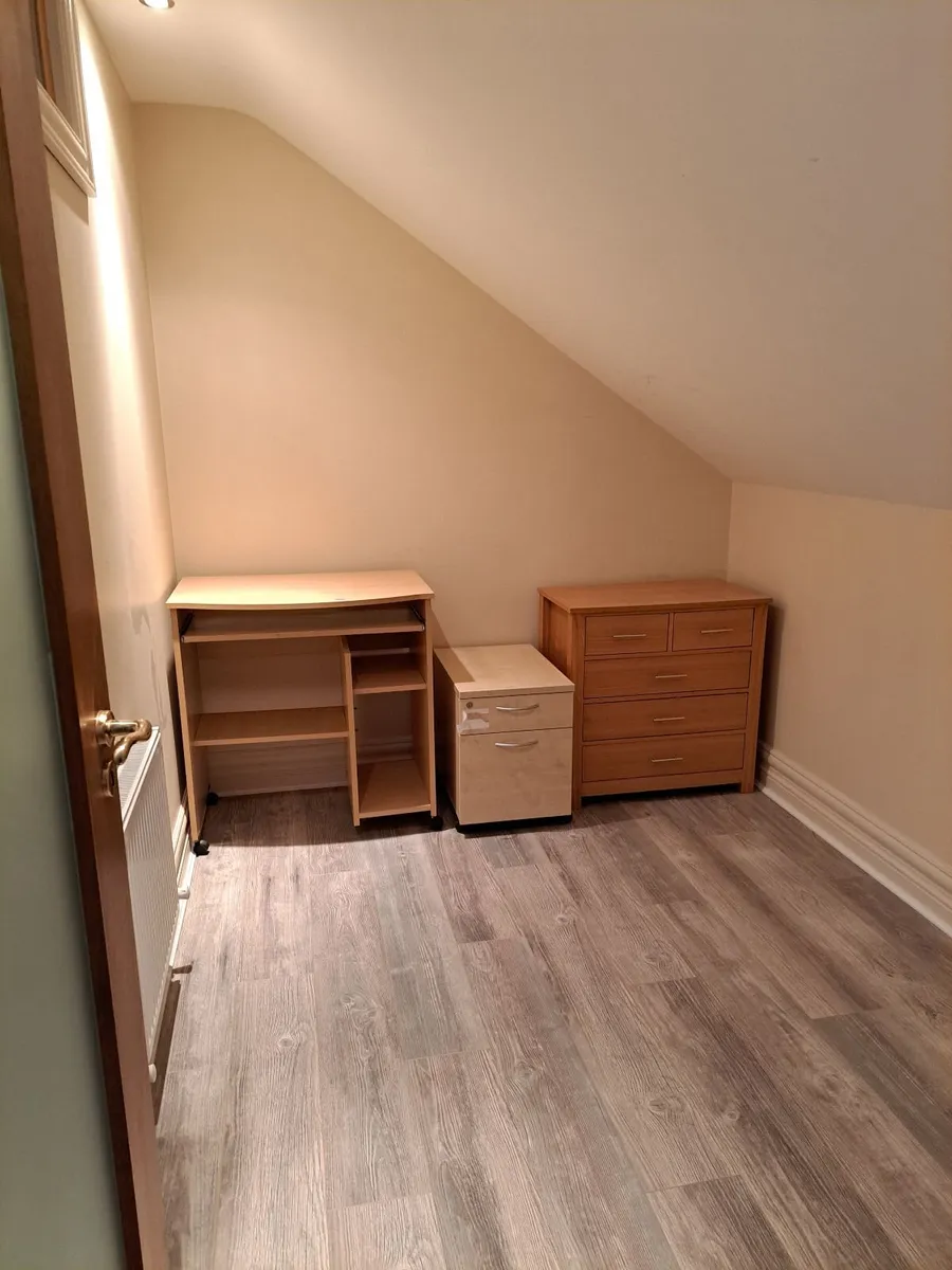 Office furniture - Image 1