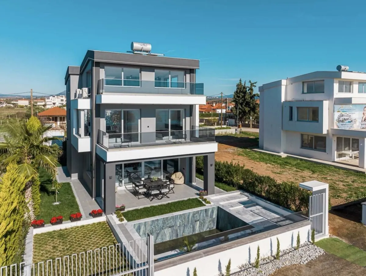 Villa - Image 1