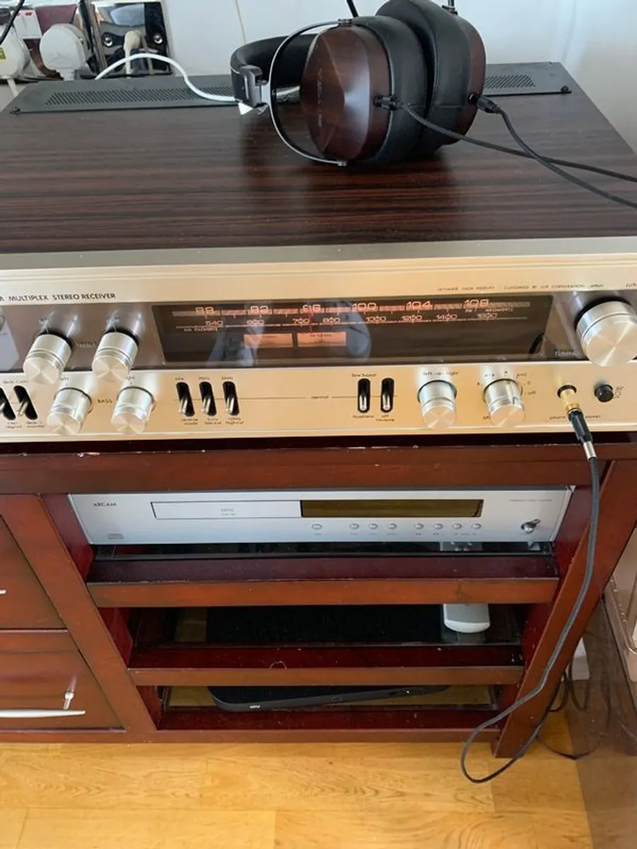 Luxman R800E Receiver - Image 1