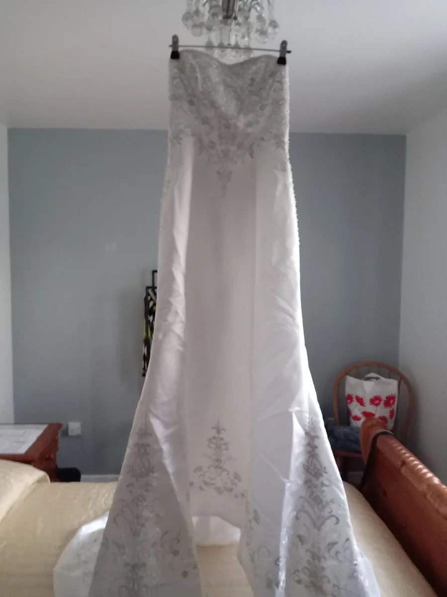 Wedding dresses - Image 3