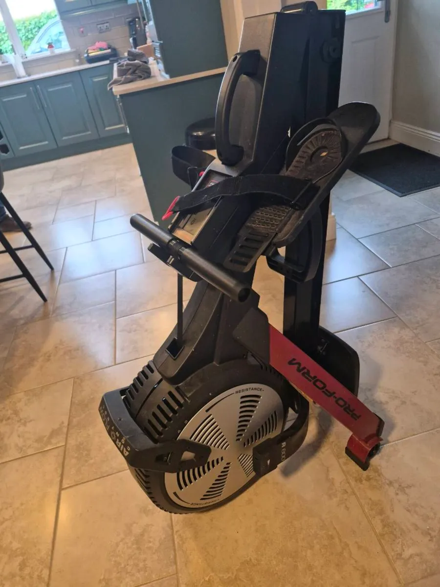 Rowing machine - Image 1