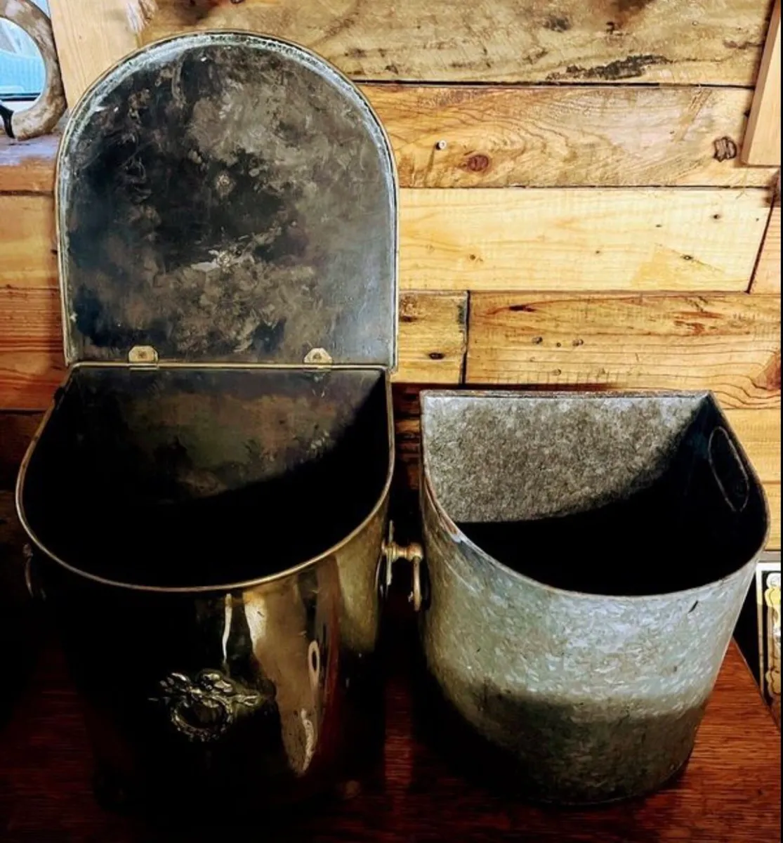 Vintage fireside container - Image 1
