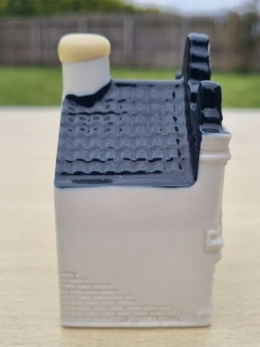 KLM ceramic house no. 86 - Image 3