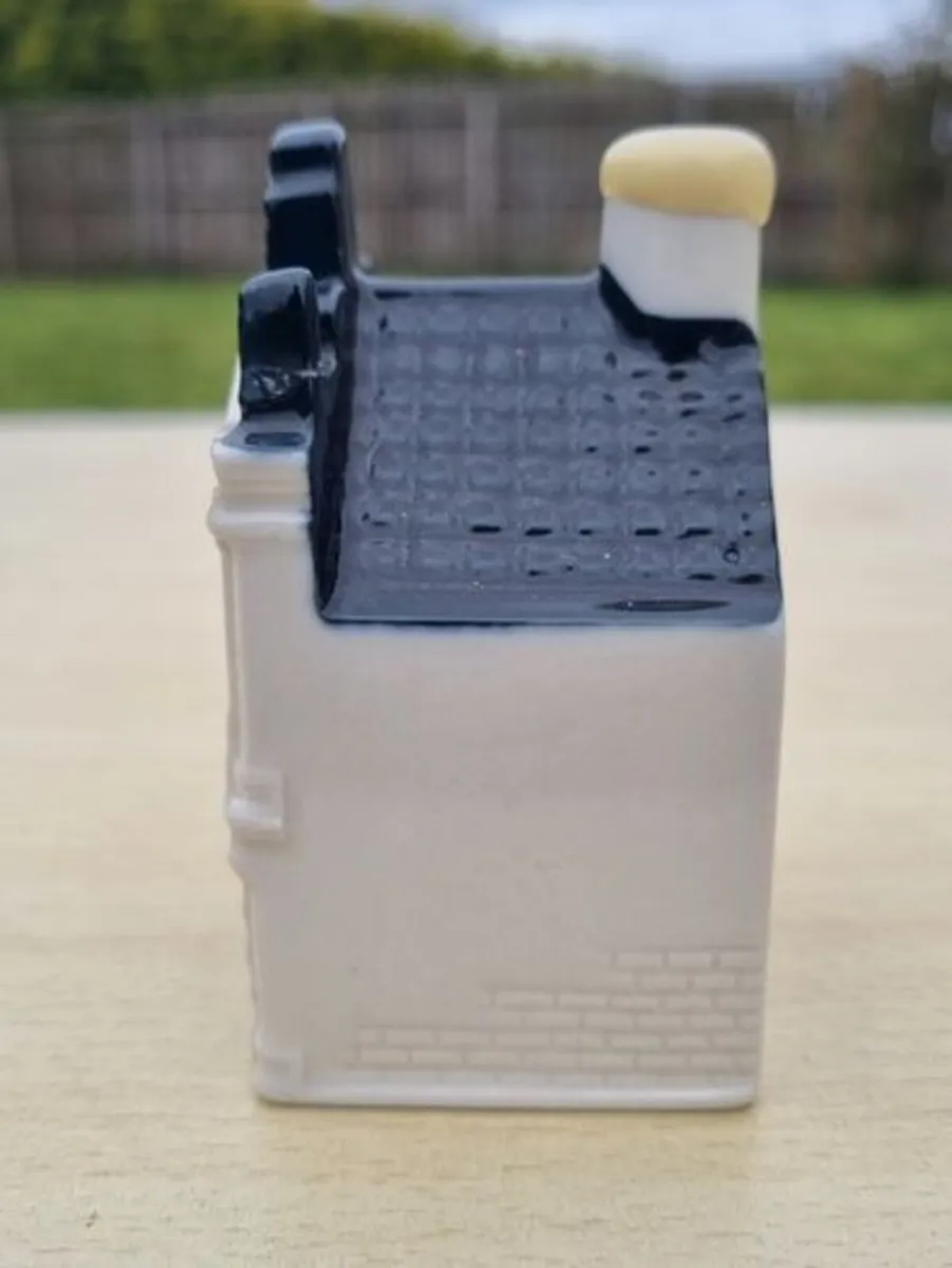 KLM ceramic house no. 86 - Image 2