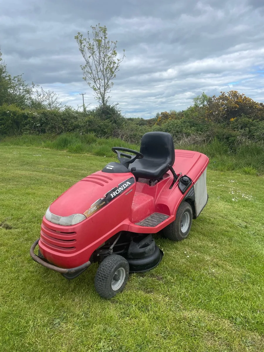 Honda 17hp ride on - Image 1