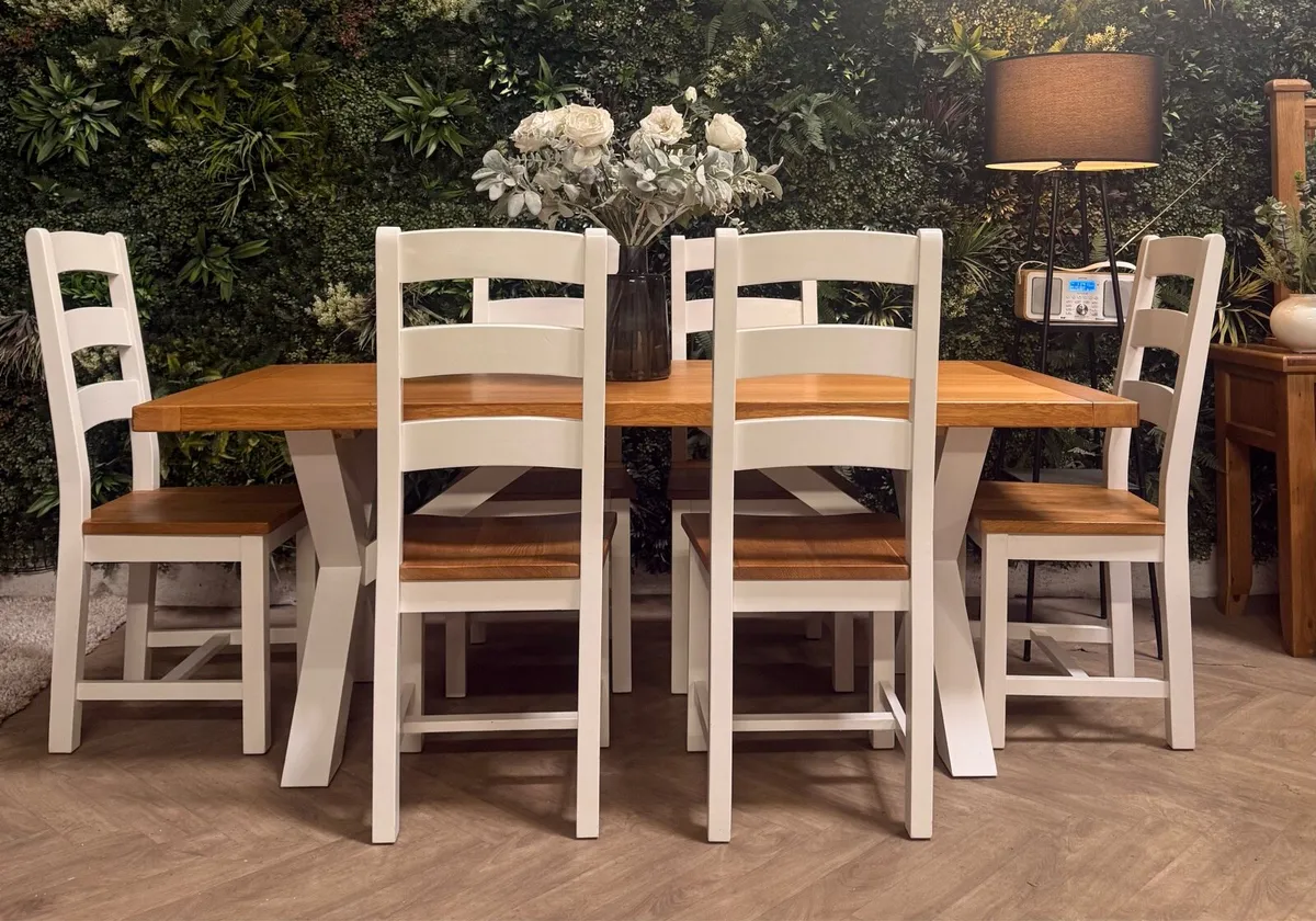 Oak kitchen table & 6 chairs - Image 2