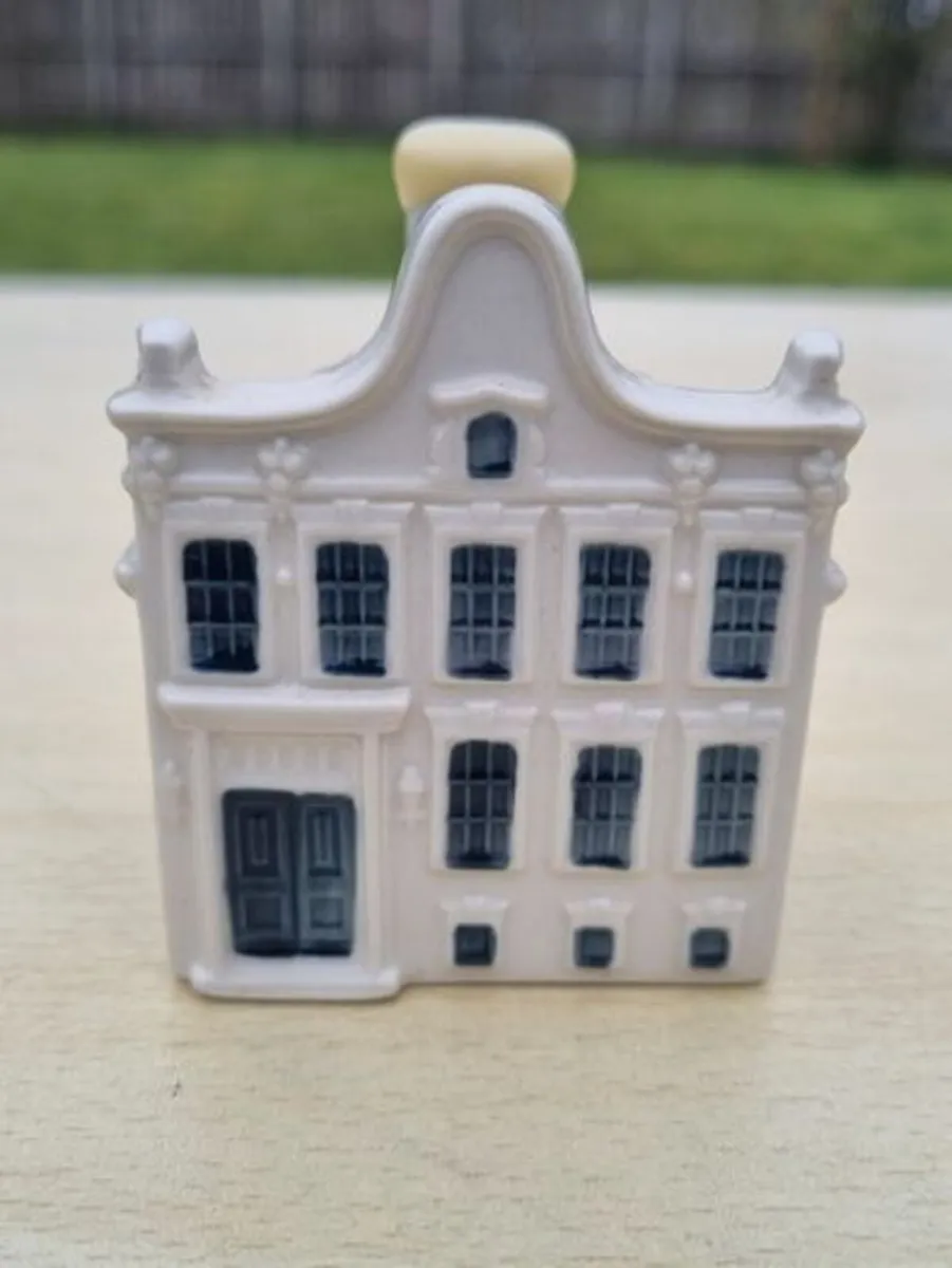 KLM Delft Blue ceramic collector's house number 90 - Image 1