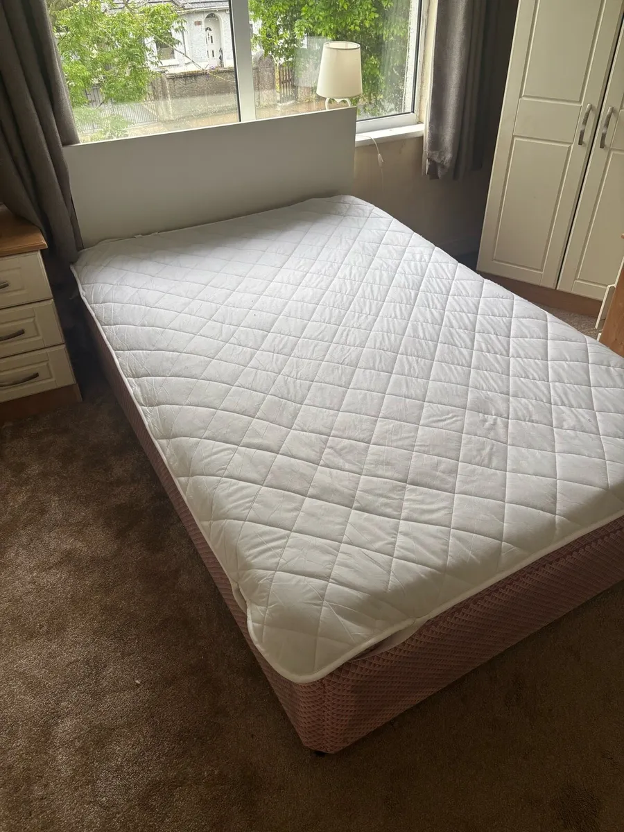 Double bed - Image 1