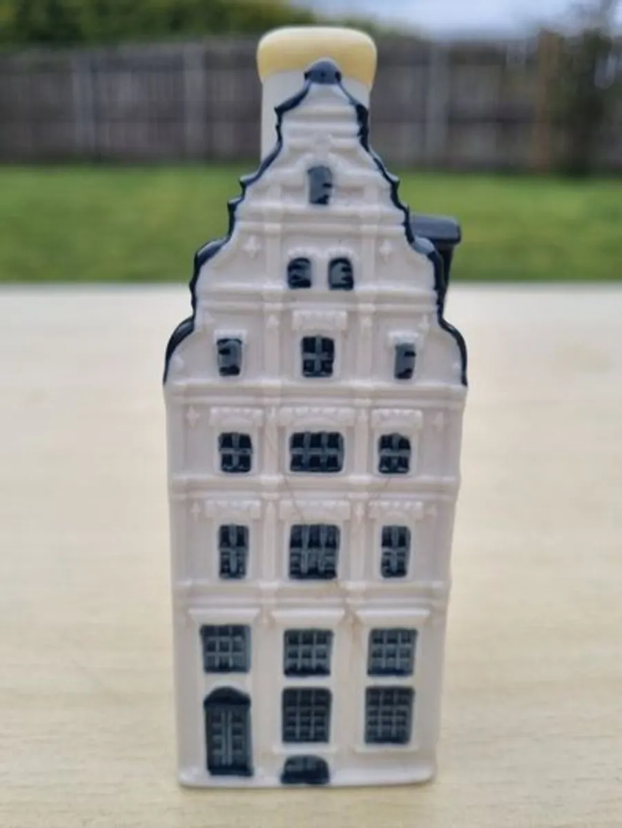 KLM ceramic house no. 92 - Image 1