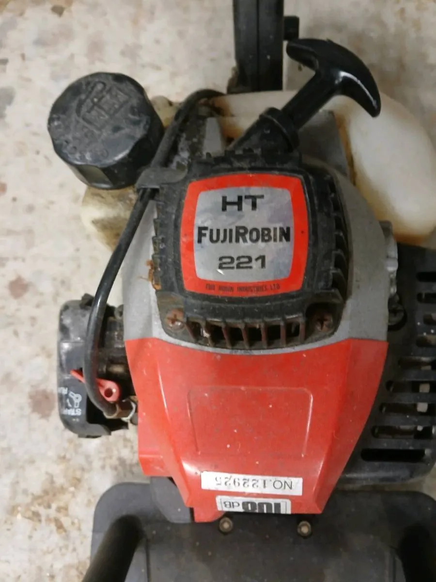Hedge trimmer Fuji Robin - Image 1