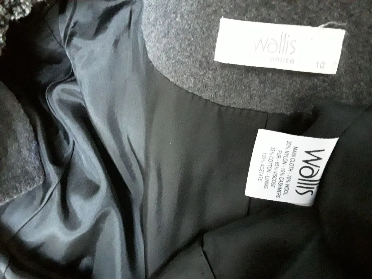 Ladies lovely winter coat as new size 10 - Image 3