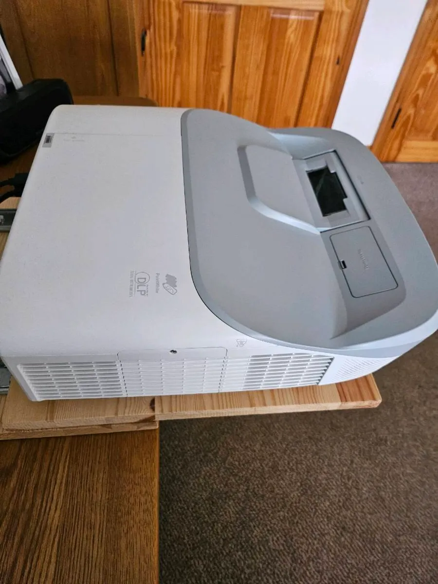 Ultra short throw projector - Image 2