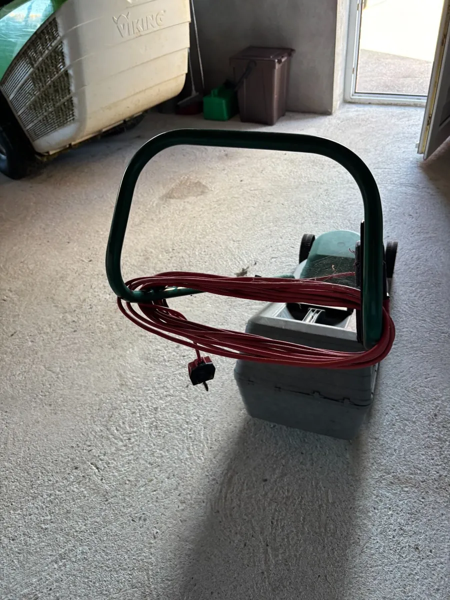 Qualcast Electric Lawnmower - Image 2