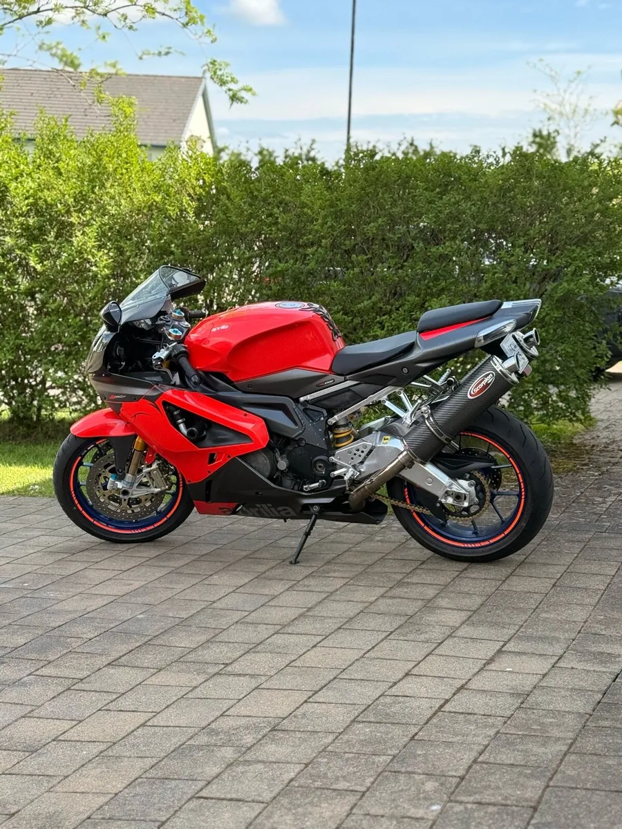 Aprilia RSV 1000R Mille - Image 1