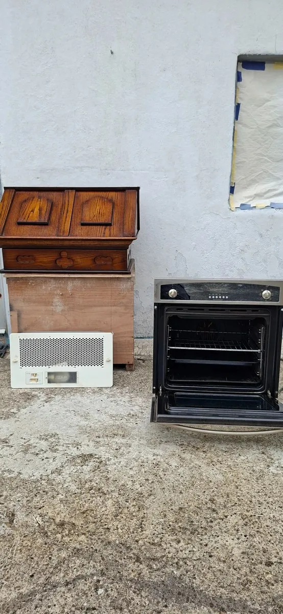 Oven and extractor fan