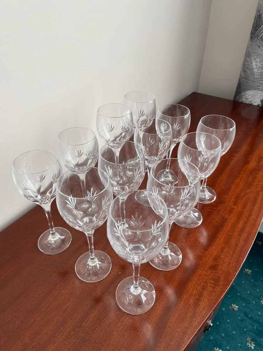 Cavan Crystal 12 x wine glasses - Image 1