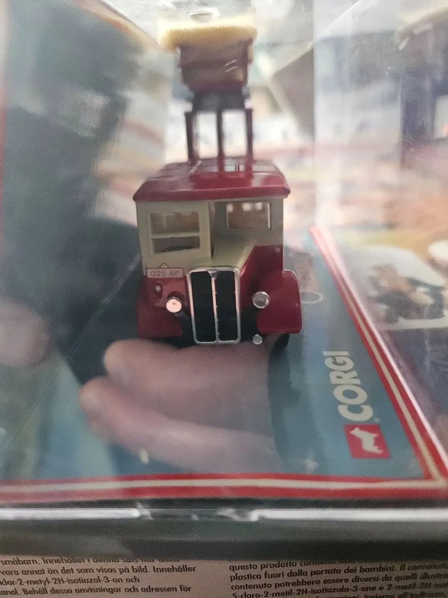 Corgi Bus Tow Truck - Image 1