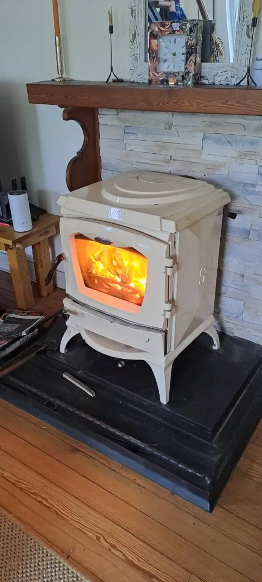 Solid fuel stove - Image 1