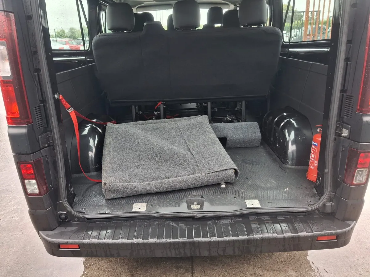2017 Opel Vivaro mini bus 9 seater - Image 4