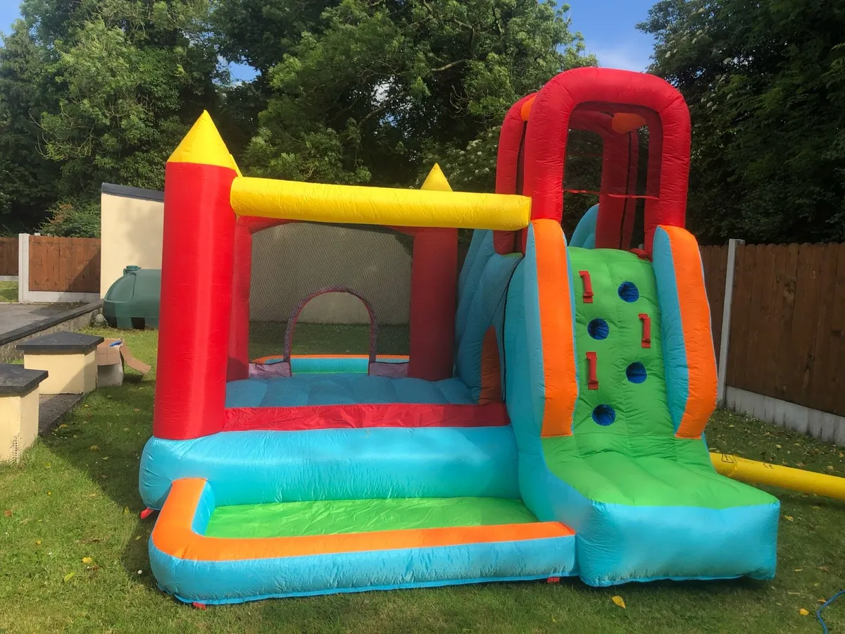 Bouncing castle - Image 1