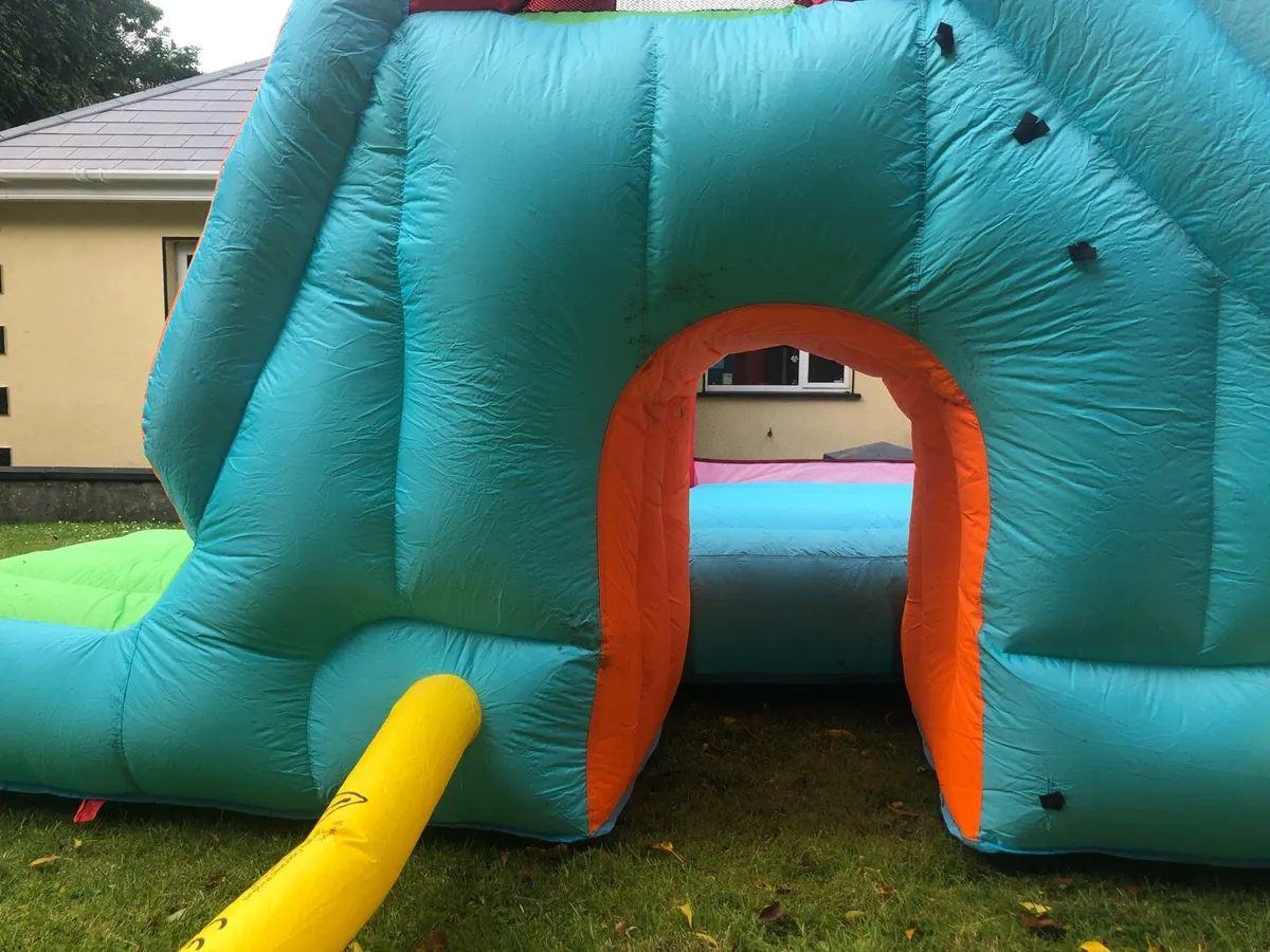 Bouncing castle - Image 3