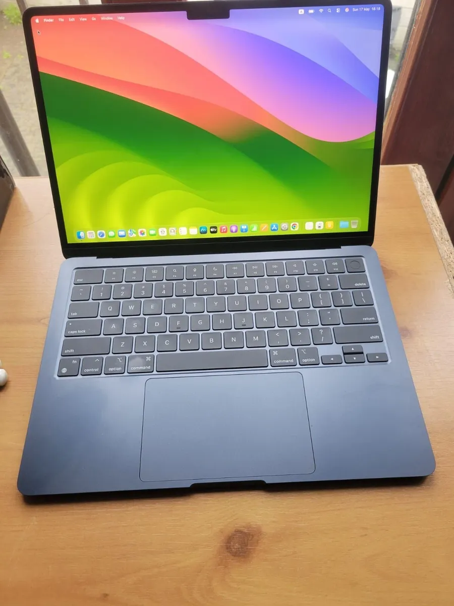 Apple MacBook Air M2 13.6” Midnight 512GB - Image 1