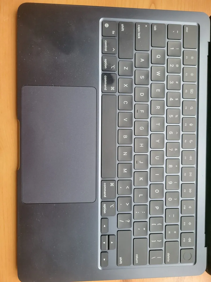 Apple MacBook Air M2 13.6” Midnight 512GB - Image 4