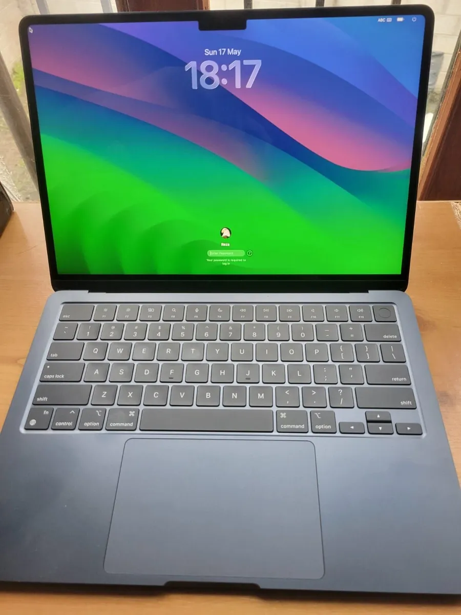 Apple MacBook Air M2 13.6” Midnight 512GB - Image 3