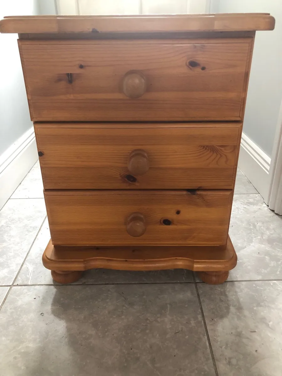 Bedroom locker - Image 1
