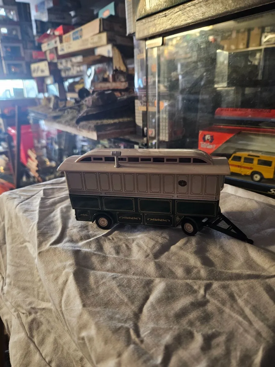 Corgi Circus Fair Ground Showmans Range Trailer